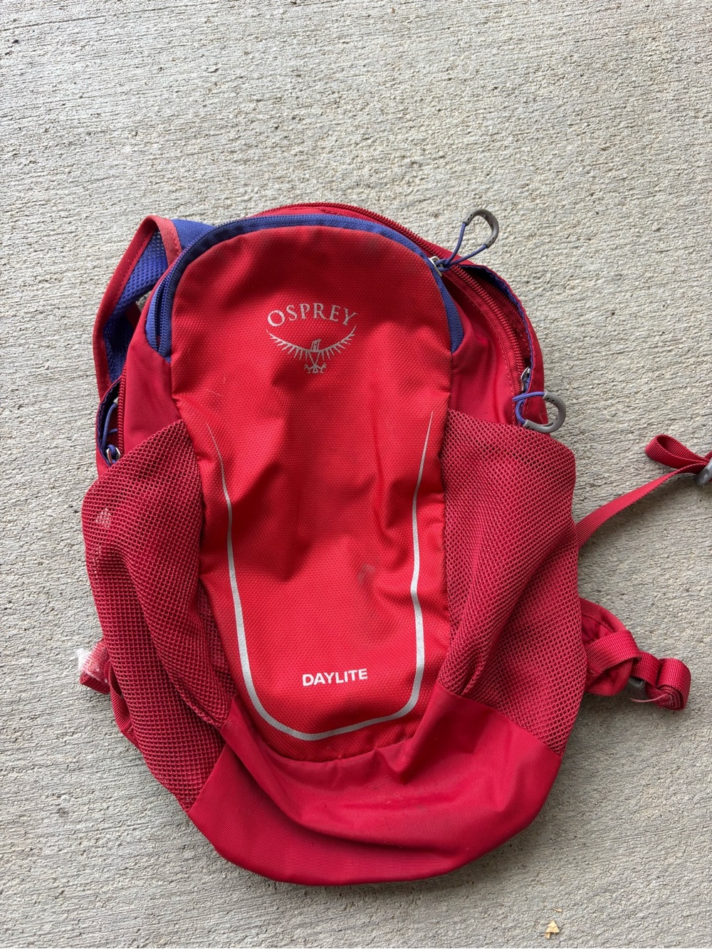 Kids OSPREY Daylite Lightweight Red Backpack with Blue Accents